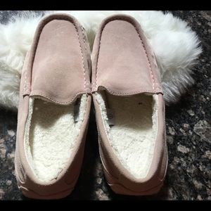 BROOKSTONE  N.A.P. Sz 6 slippers